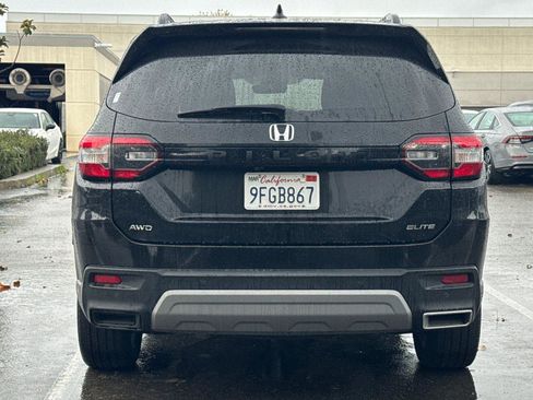 Used 2023 Honda Pilot Elite image 4