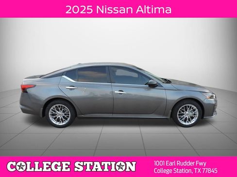 Used 2025 Nissan Altima 2.5 S FWD image 2