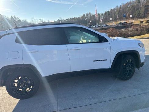 New 2026 Jeep Compass Latitude image 4