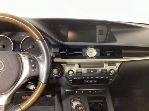 Used 2015 Lexus ES 350 w/ Luxury Package FWD image 16