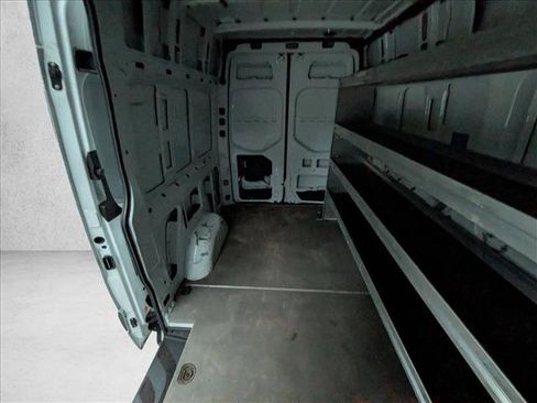 Used 2022 Mercedes-Benz Sprinter 2500 w/ Dashboard Charging Package image 12