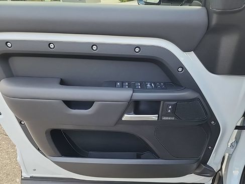 New 2026 Land Rover Defender 130 X-Dynamic SE AWD/4WD image 9