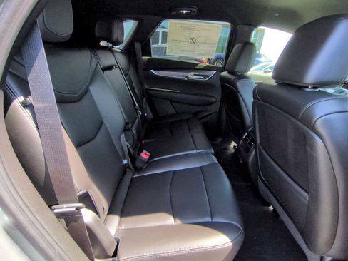 New 2025 Cadillac XT5 Luxury image 24