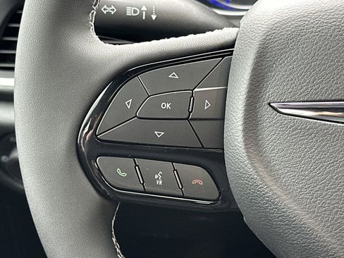 New 2024 Chrysler Pacifica Premium image 31