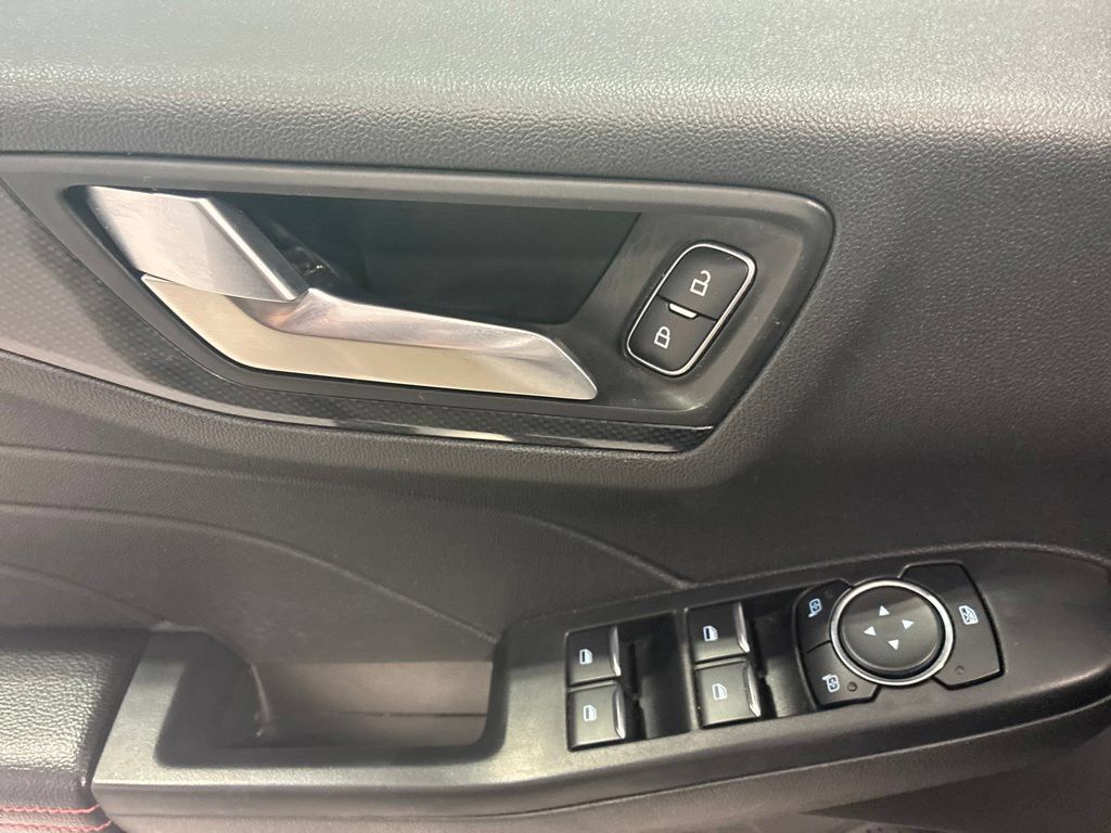 Used 2025 Ford Escape ST-Line FWD image 16