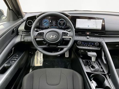 Certified 2025 Hyundai Elantra SEL image 5