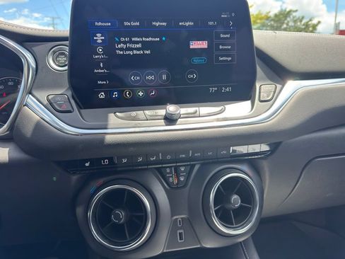 Used 2024 Chevrolet Blazer LT w/ Convenience Package FWD image 13