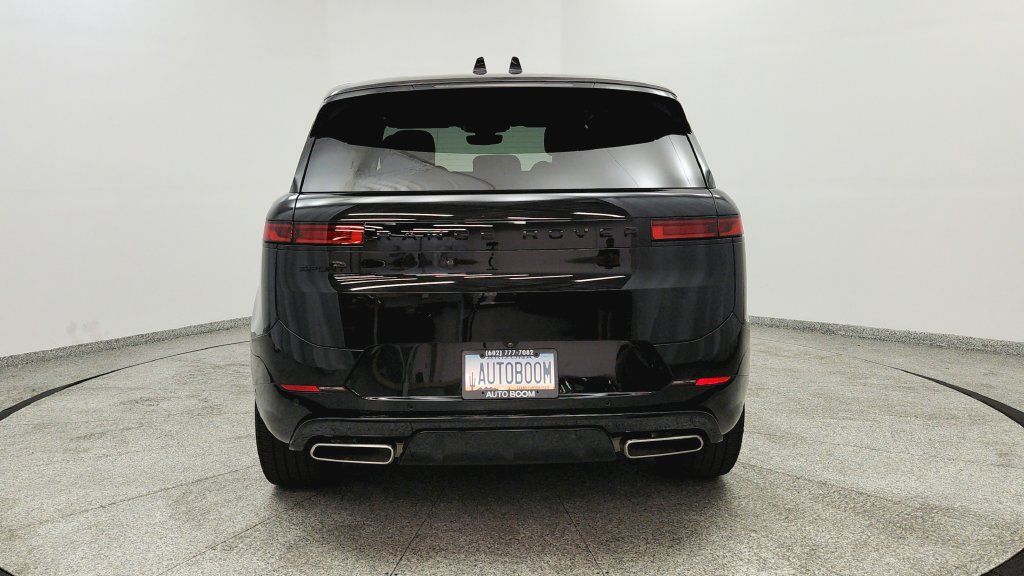 Used 2025 Land Rover Range Rover Sport Dynamic SE AWD/4WD image 4