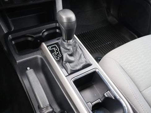 Used 2019 Toyota Tacoma SR5 AWD/4WD image 13