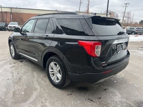 Used 2022 Ford Explorer XLT w/ Equipment Group 202A image 7