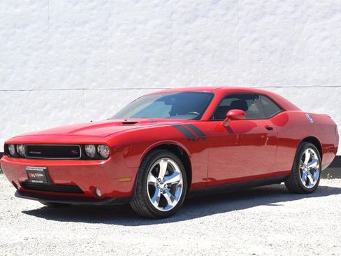 Used 2011 Dodge Challenger R/T RWD image 5