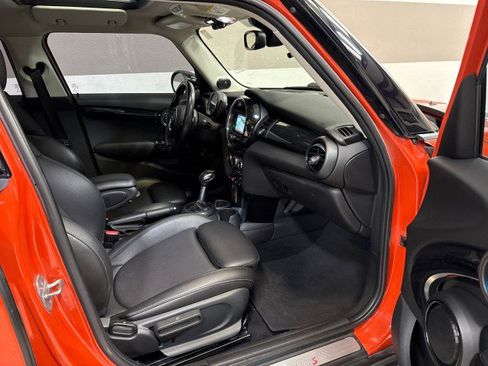 Used 2019 MINI Cooper S w/ Premium Package image 51