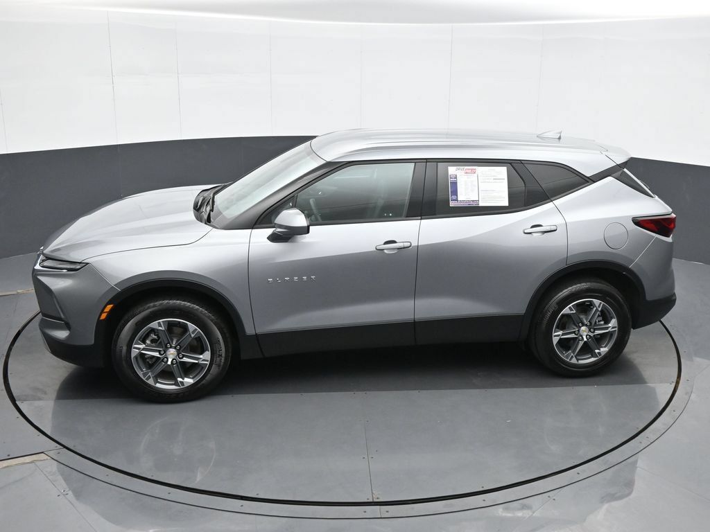 Used 2025 Chevrolet Blazer LT FWD image 19