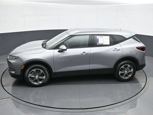 Used 2025 Chevrolet Blazer LT FWD image 19