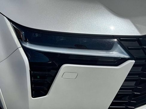 Used 2024 Lexus GX 550 w/ Accessory Package (31) AWD/4WD image 12