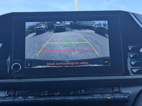 Used 2025 Toyota Camry SE image 20