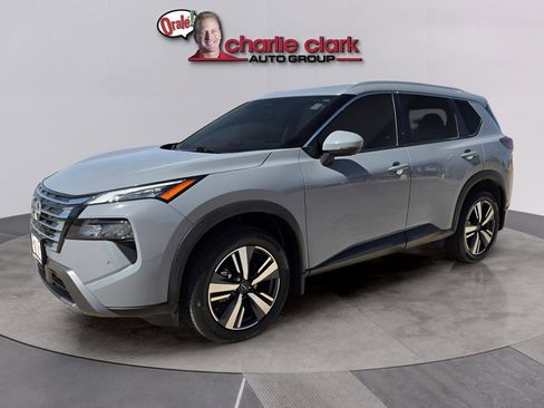 Used 2024 Nissan Rogue SL FWD image 1