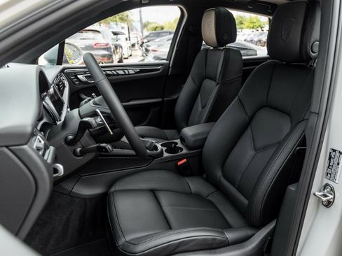 New 2026 Porsche Macan image 5