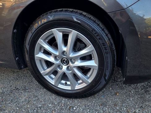 Used 2018 MAZDA MAZDA3 Sport FWD image 13