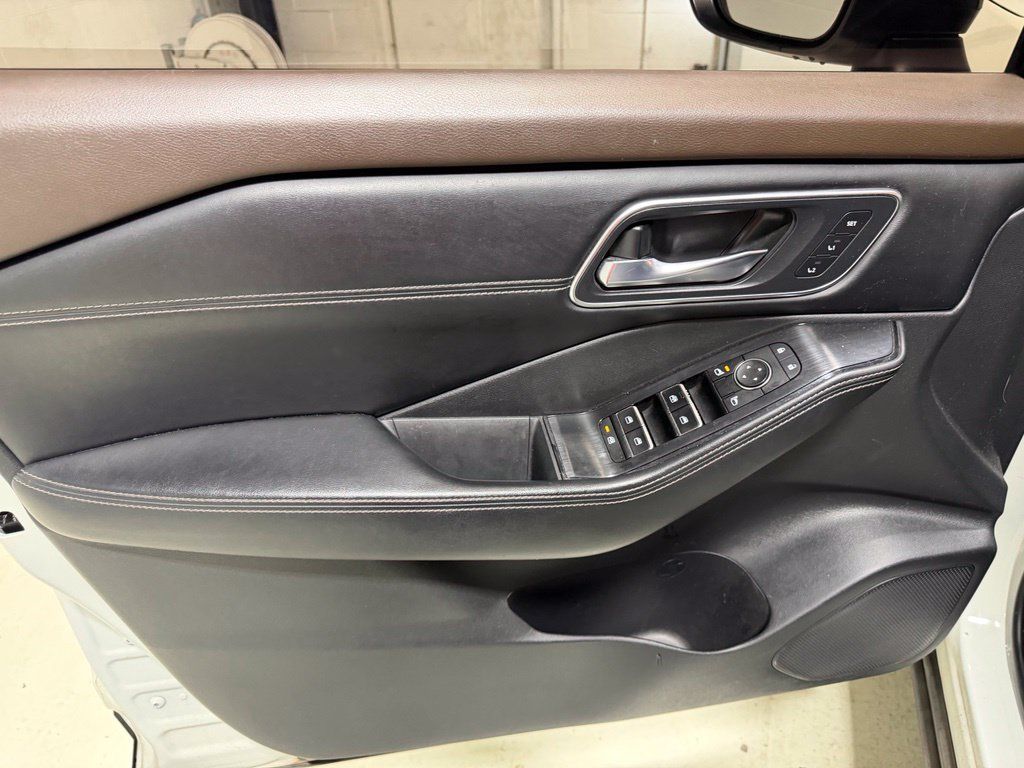 Used 2021 Nissan Rogue SL w/ Premium Package AWD/4WD image 25