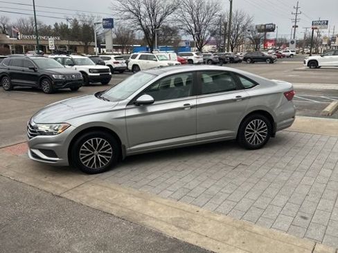 Used 2021 Volkswagen Jetta SE w/ SE Cold Weather Package image 17