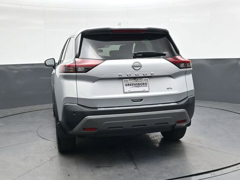 Used 2022 Nissan Rogue SV image 5