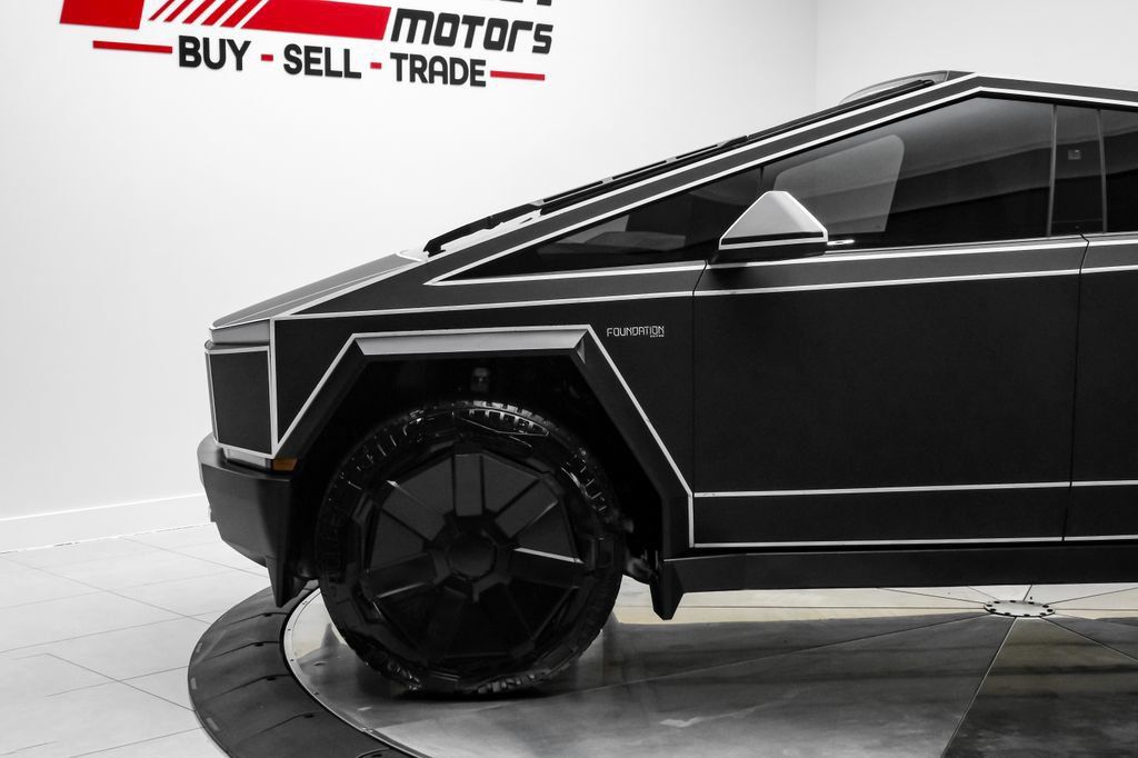 Used 2024 Tesla Cybertruck Cyberbeast AWD/4WD image 18