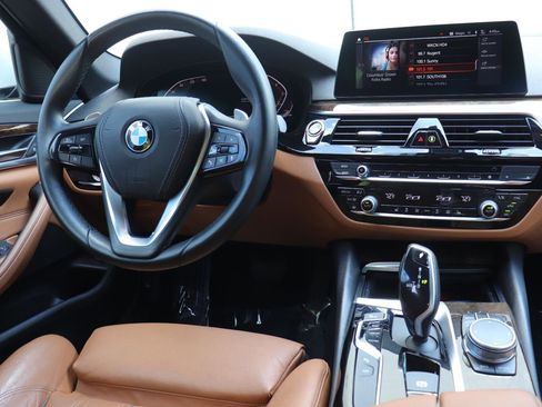 Used 2020 BMW 530i w/ Premium Package RWD image 25