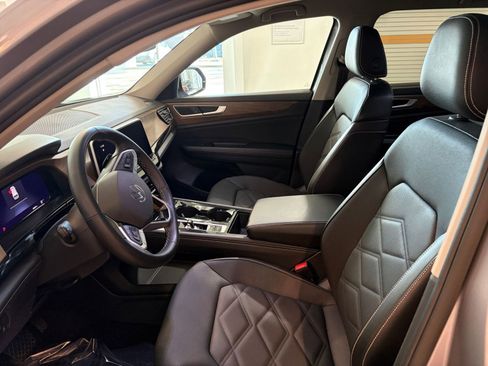 Used 2025 Volkswagen Atlas SE image 27