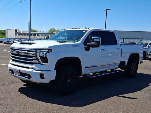 Used 2024 Chevrolet Silverado 3500 High Country w/ Technology Package AWD/4WD image 3