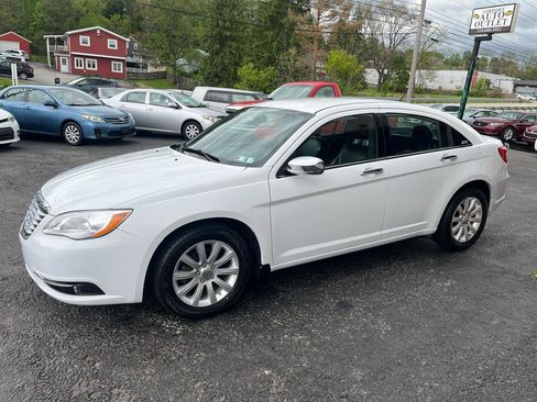 Used 2013 Chrysler 200 Limited FWD image 9
