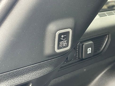 Used 2024 Jeep Grand Cherokee Limited w/ Black Appearance Package AWD/4WD image 25