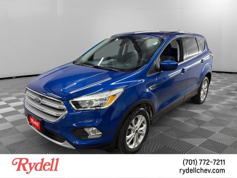 Used 2017 Ford Escape SE w/ SE Cold Weather Package AWD/4WD image 1