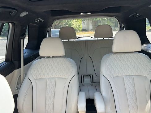 Used 2021 BMW X7 M50i AWD/4WD image 36
