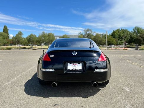Used 2005 Nissan 350Z 35th Anniversary Edition w/ (N93) Cargo Convenience Pkg RWD image 7