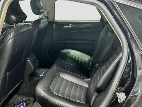 Used 2017 Ford Fusion SE w/ Fusion SE Technology Package FWD image 19