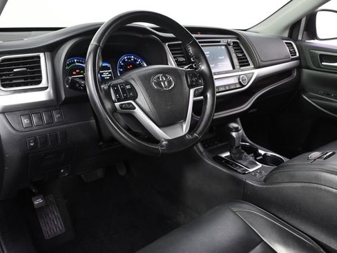 Used 2017 Toyota Highlander XLE AWD/4WD image 12