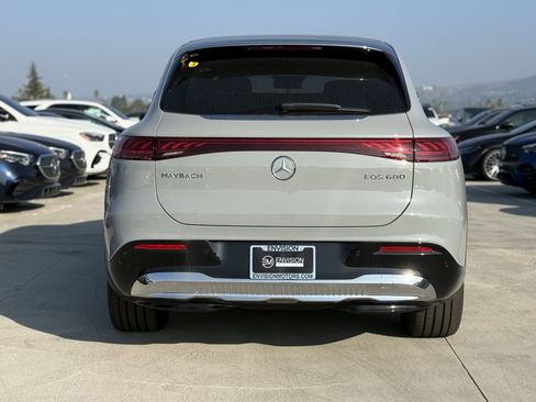 New 2025 Mercedes-Benz Maybach EQS 680 4MATIC image 9