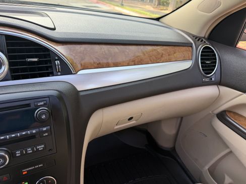 Used 2008 Buick Enclave CXL w/ Entertainment Package #2 FWD image 30