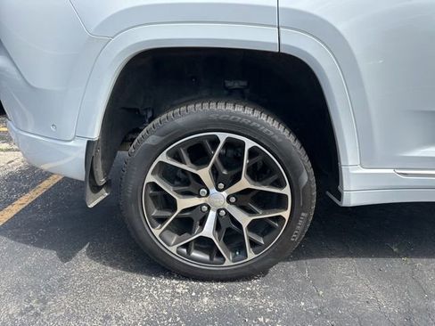 Used 2023 Jeep Grand Cherokee Summit AWD/4WD image 8