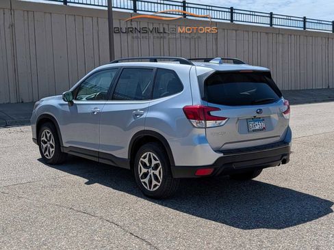 Used 2019 Subaru Forester Premium AWD/4WD image 5