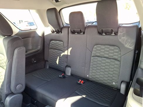 Used 2022 Nissan Pathfinder SV w/ SV Premium Package image 11