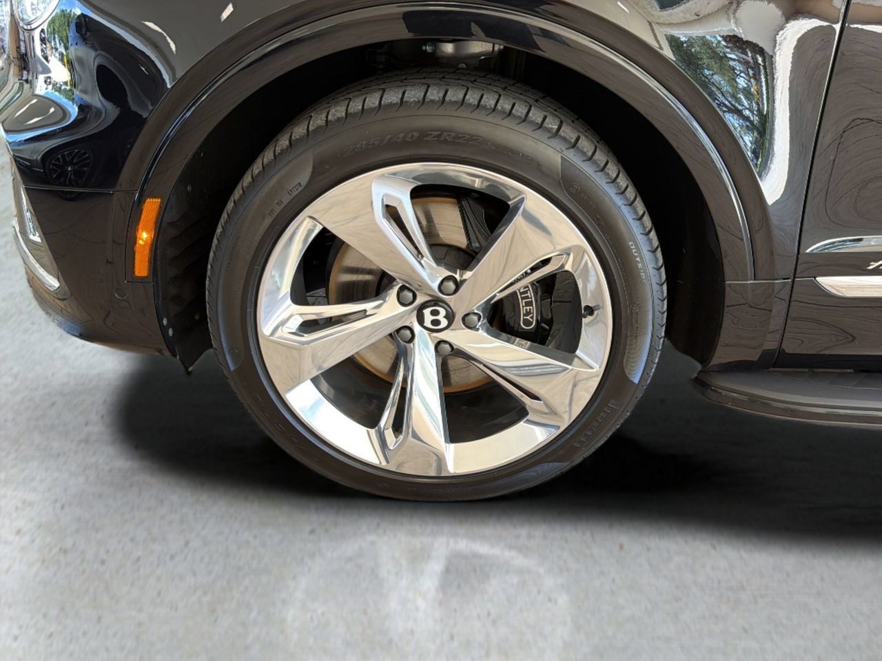 Used 2025 Bentley Bentayga AWD/4WD image 17