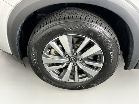 Used 2025 Nissan Pathfinder SL image 11