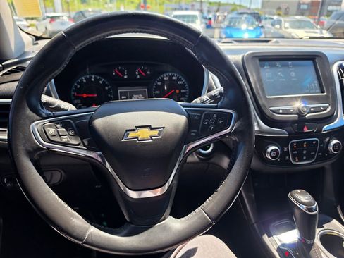 Used 2018 Chevrolet Equinox LT AWD/4WD image 17