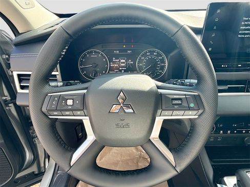 New 2026 Mitsubishi Outlander SE image 11