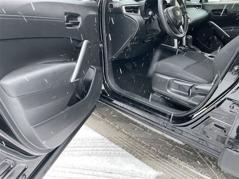 Used 2023 Toyota Corolla Cross SE w/ Moonroof Package image 14