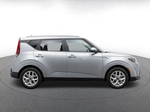 Used 2025 Kia Soul LX w/ LX Technology Package FWD image 10