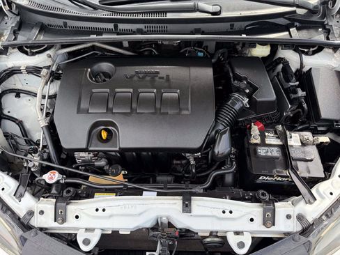 Used 2018 Toyota Corolla LE FWD image 29