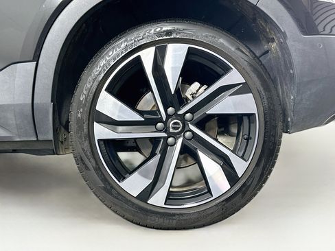 Used 2025 Volvo XC40 B5 Plus AWD/4WD image 11